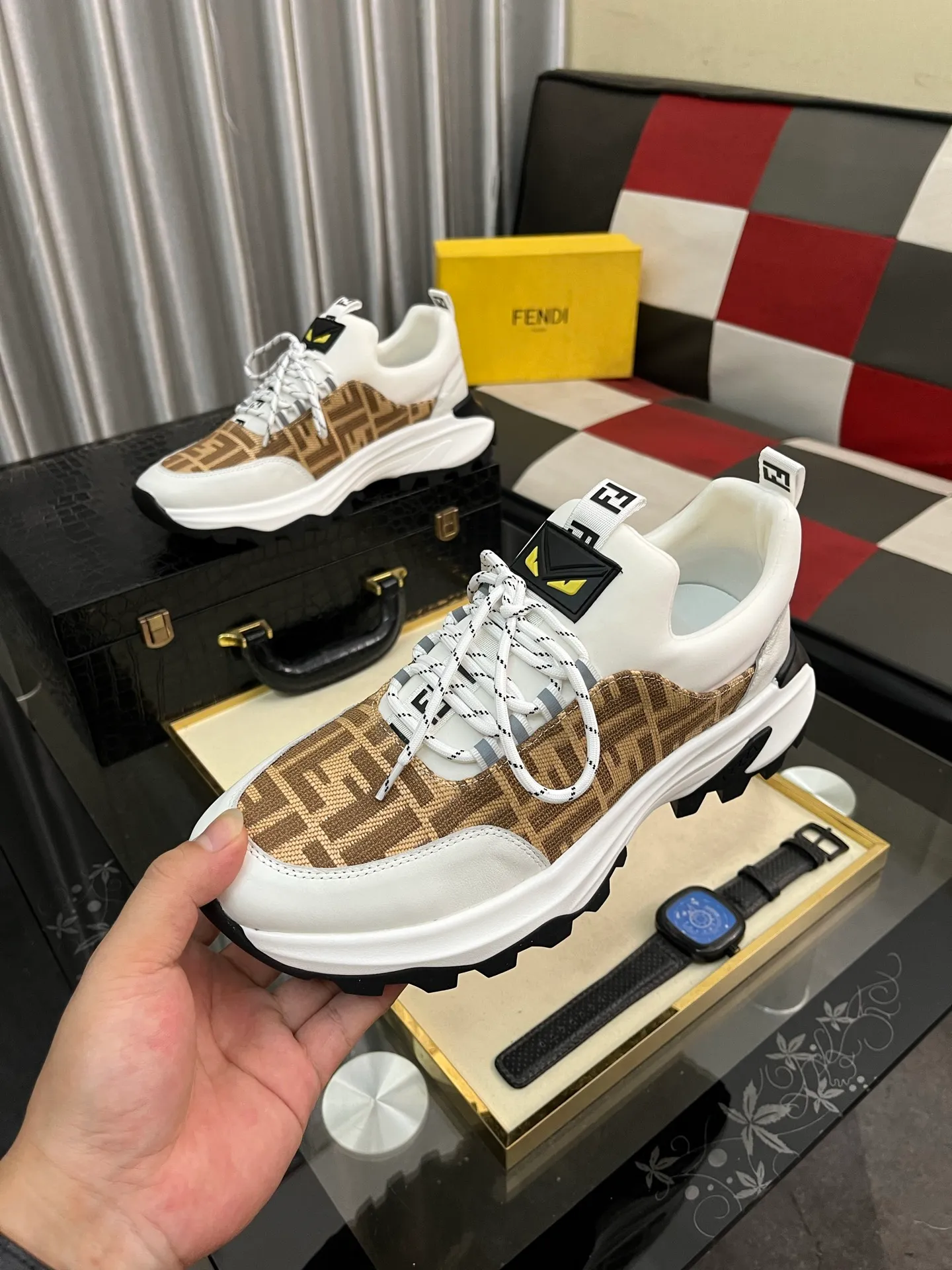 Men's Men's Shoes💰458⌚️⌚️[FENDI] Fendi's classic and comfortable men's, this complex sneaker is made of soft calfskin➕genuine leather lining➕original ultra-light rubber material with rough outsole. This unique light style is suitable for the casual and refined sensibility of this season. It is comfortable and natural on the feet. It is an everyday style for casual travel in autumn and winter! 38−443️⃣colors available
